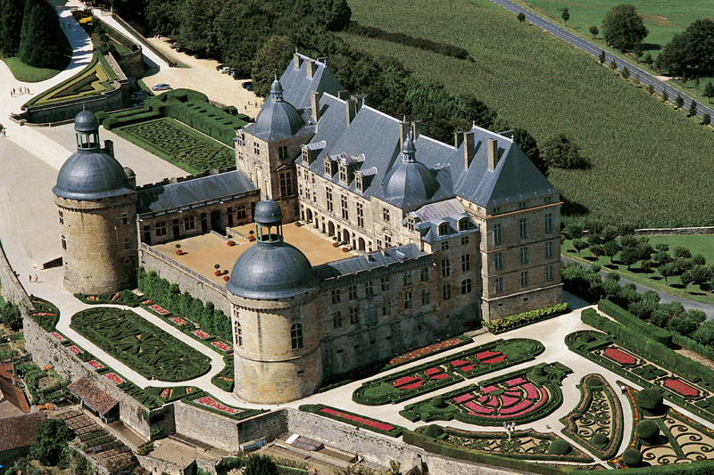Hautefort-Jardins-du-chateau-de-Hautefort-9.jpg